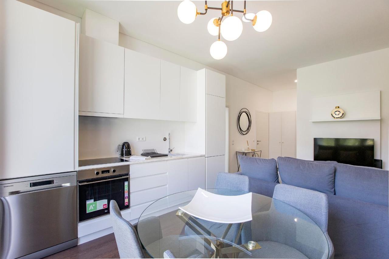 Superb 1br Flat W/ Garden, Ac & Free Parking By Lovelystay Oporto