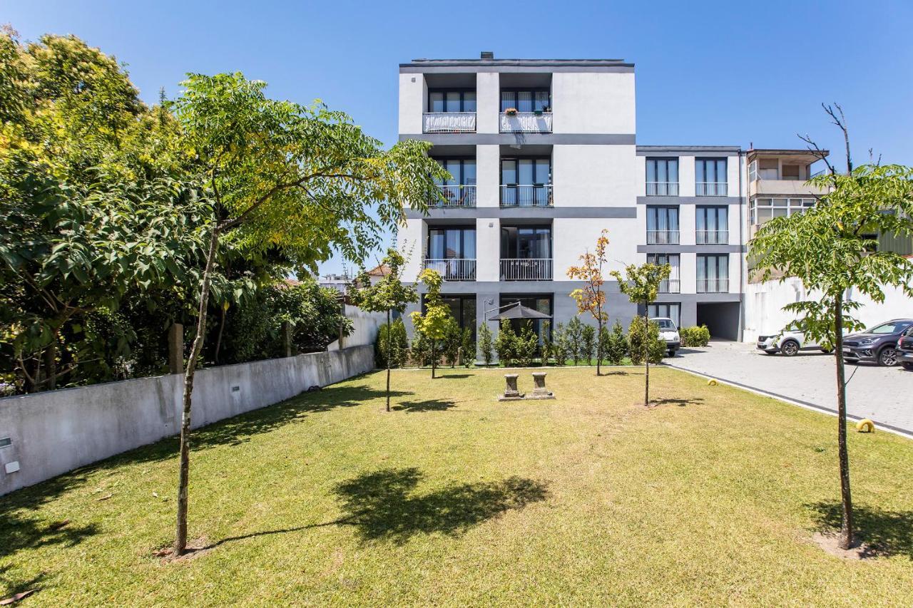 Superb 1br Flat W/ Garden, Ac & Free Parking By Lovelystay Oporto